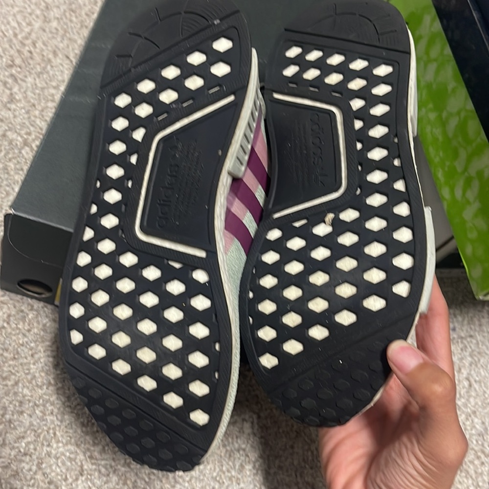 Adidas gently used - Picture 6 of 6